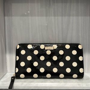 Kate Spade New York ♠️ Black & White Polka Dot Zip Around Wallet